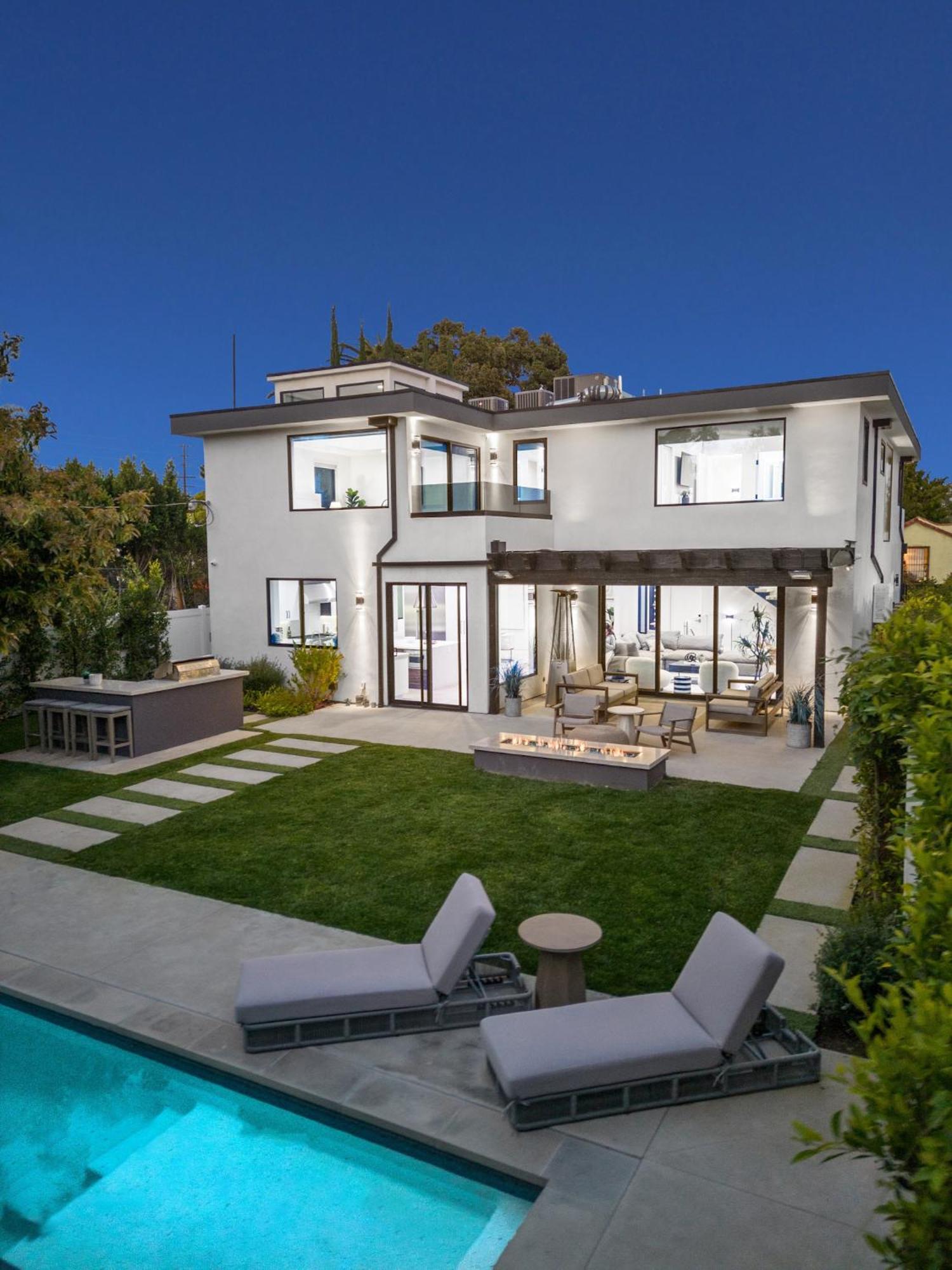 Curson Modern Villa